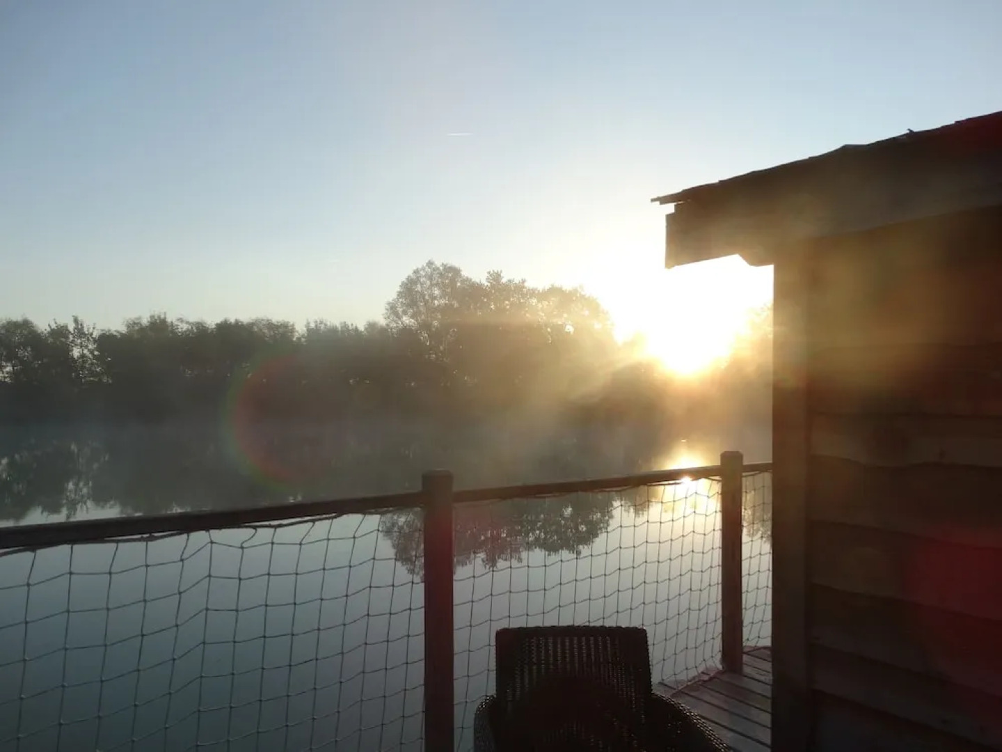 Cabanes flottantes du lac de Pelisse