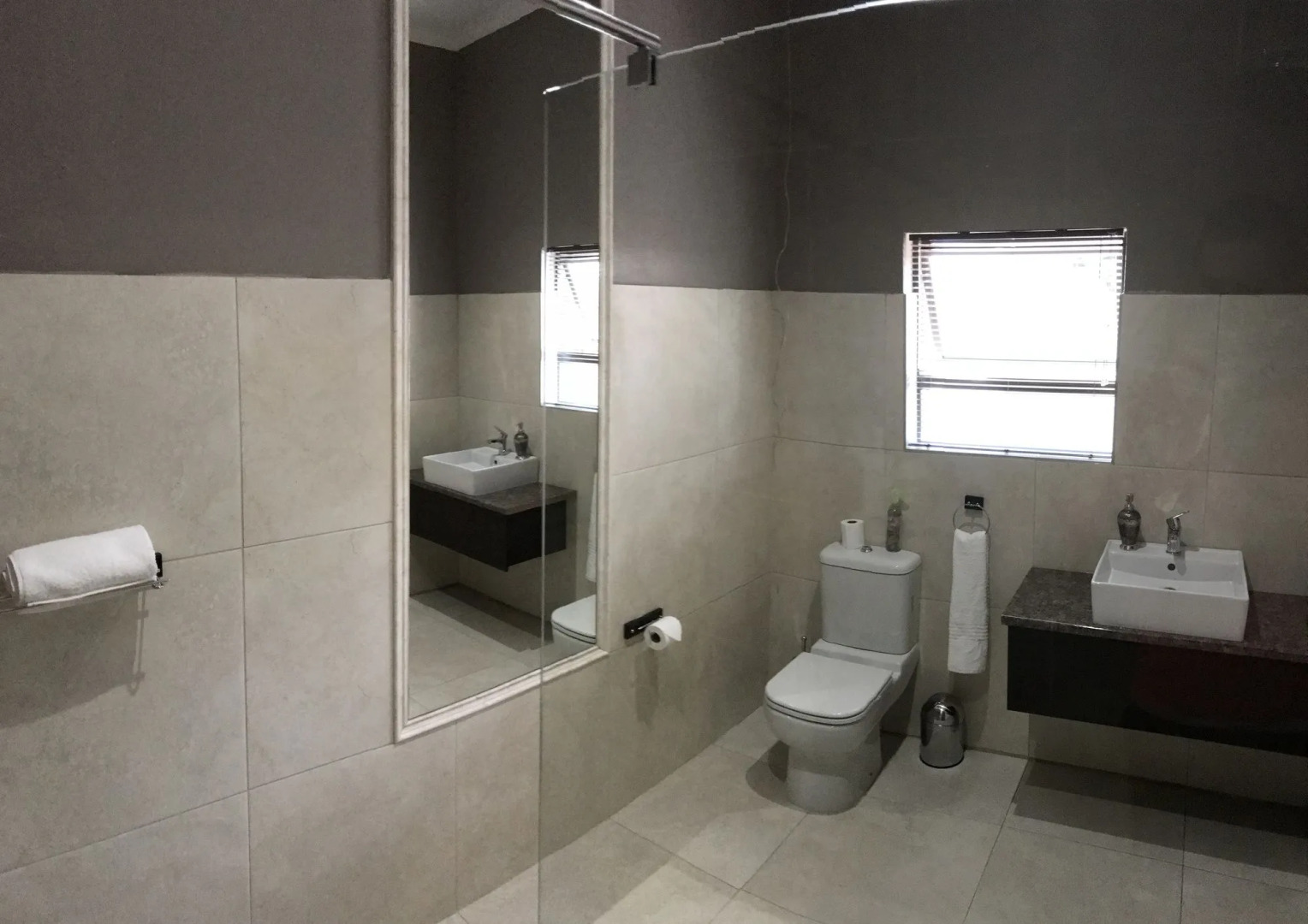 Aerotropolis Guest Lodge