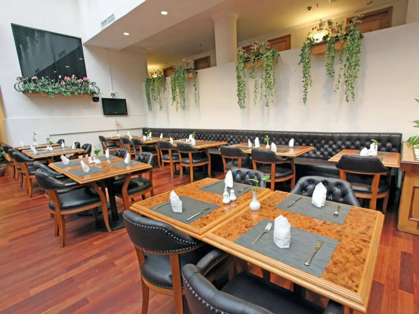 Harmoni Suites Hotel