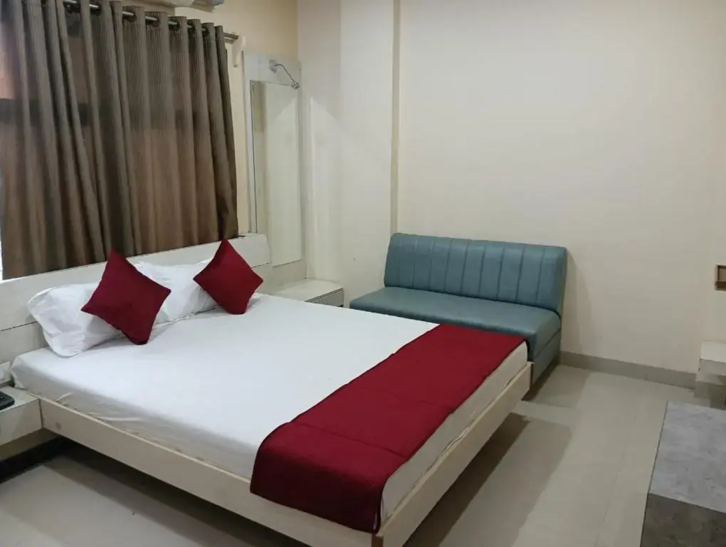 Tirupati Palace Hotel