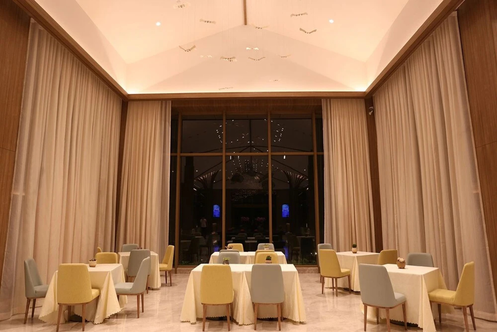 Emerald Bay Hotel Fuxian Lake