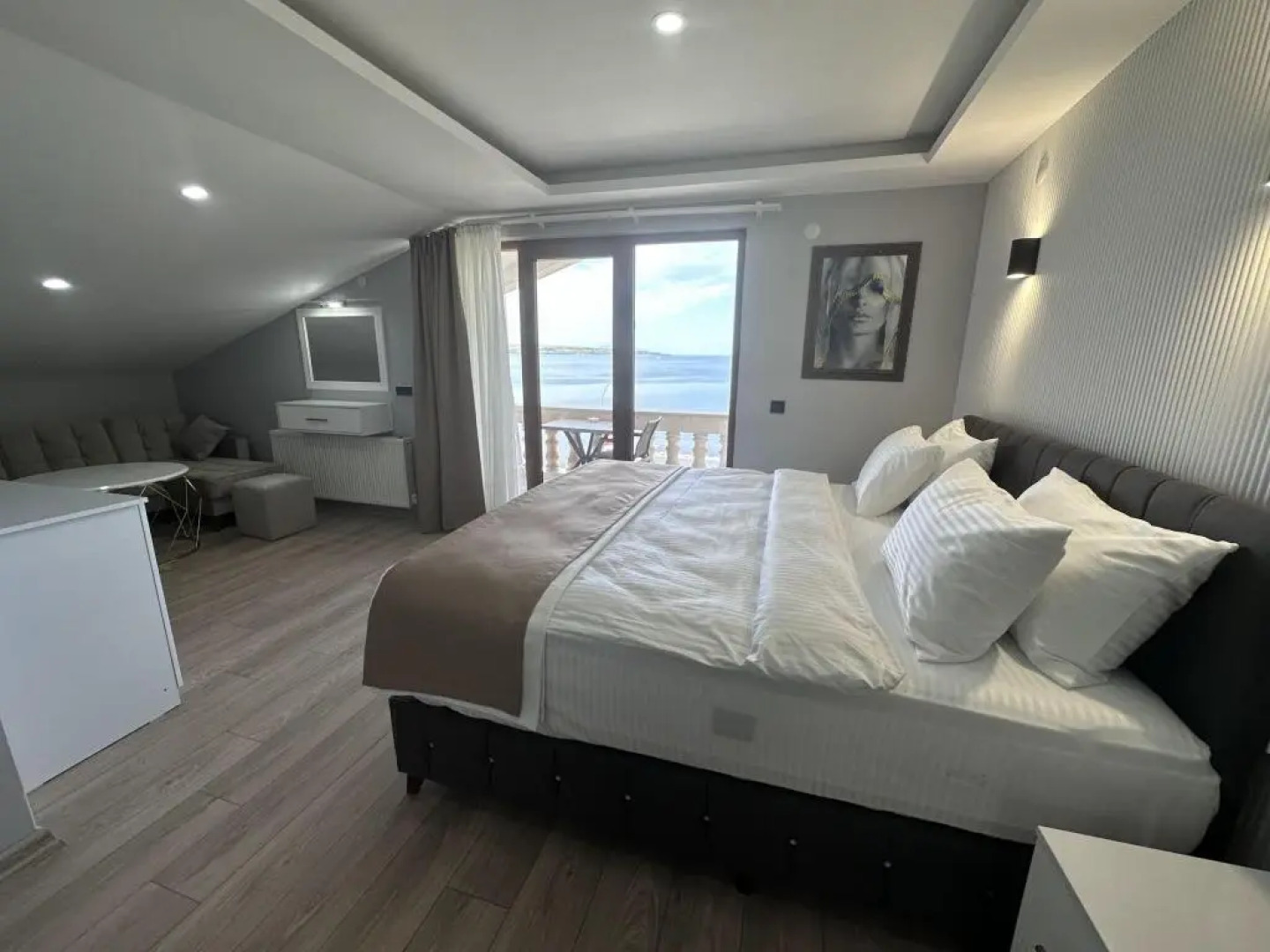 Beyaz Köşk Hotel & Cafe