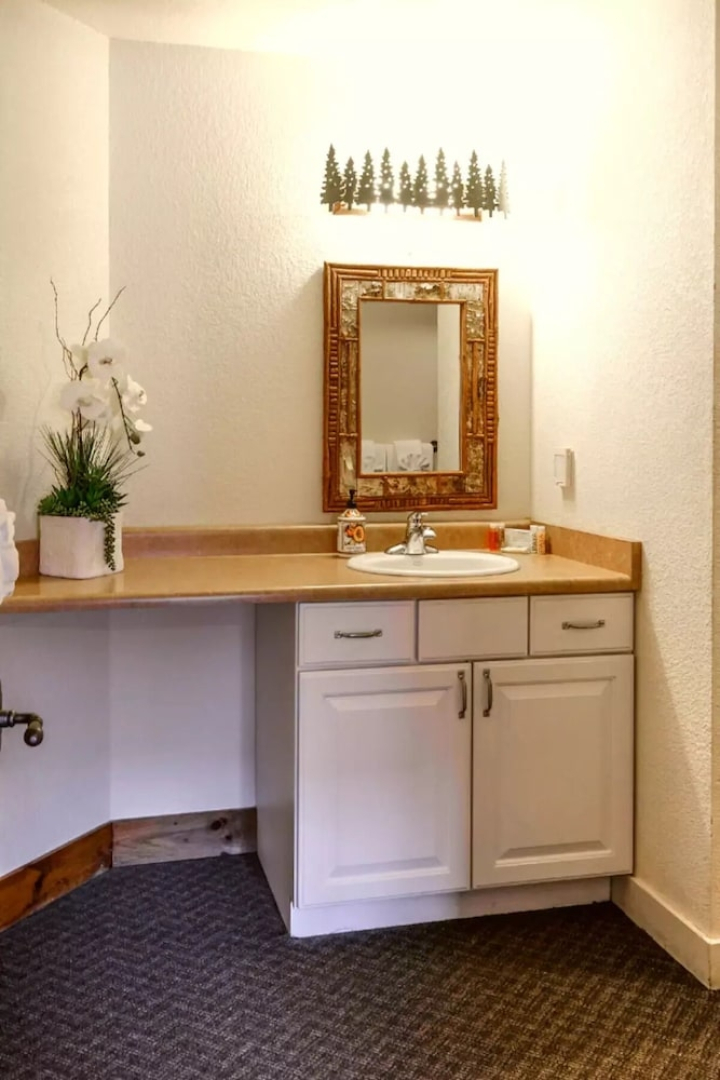 Cozy Grand Lake Mountain View Lodge