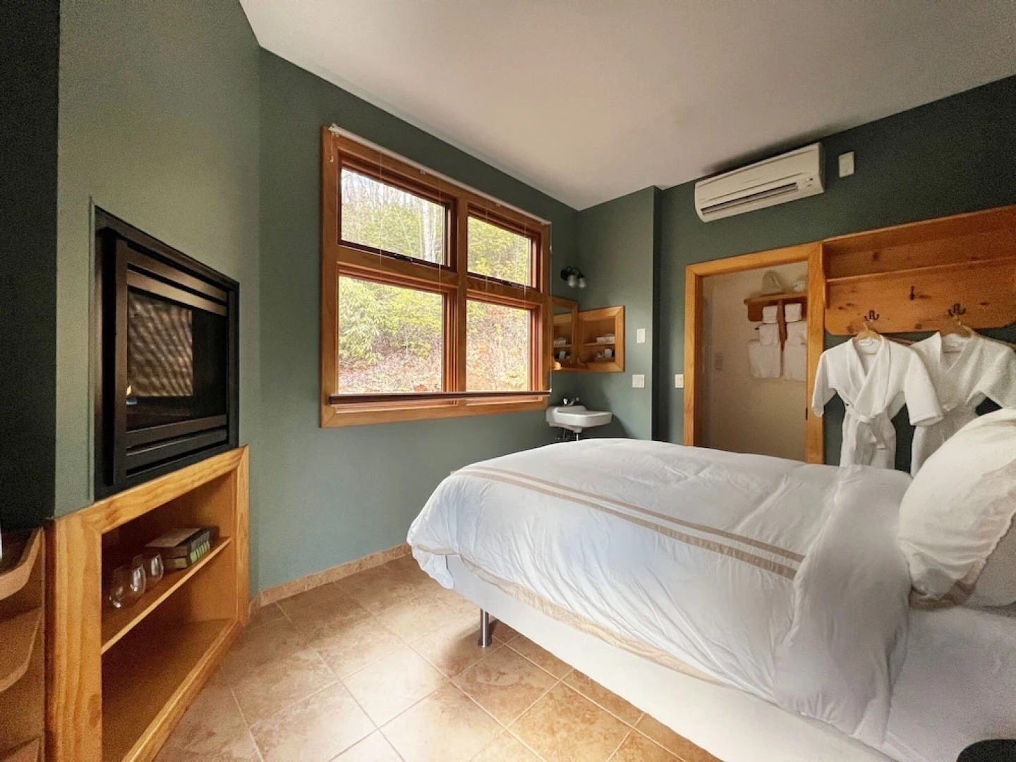 Outland Chalet & Suites Great Smoky Mountains