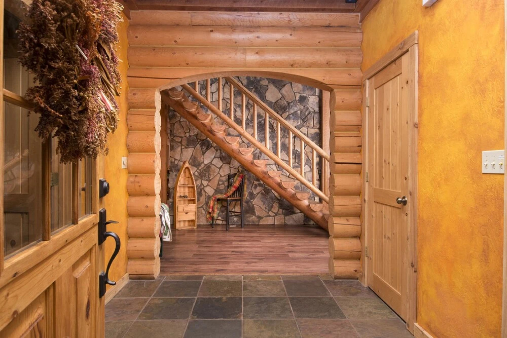 FlagRanch - 4 Br cabin by RedAwning