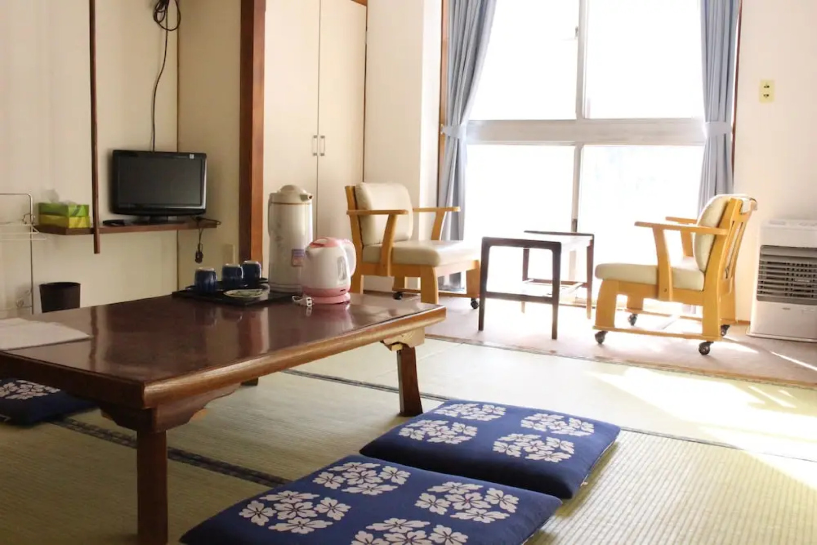 Biei Guest House Sirogane no Yu - Hostel