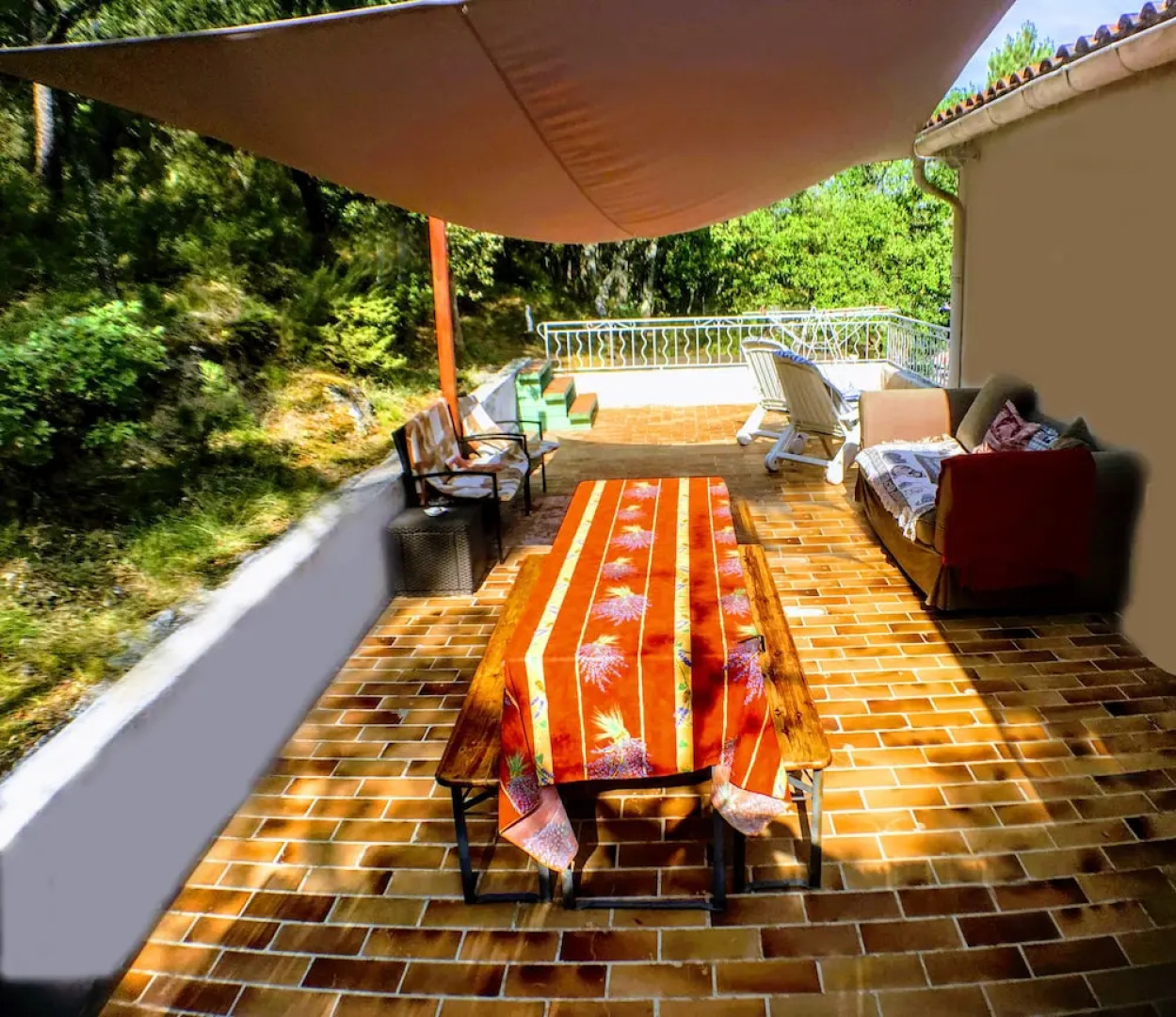 Les Maquinols Estate