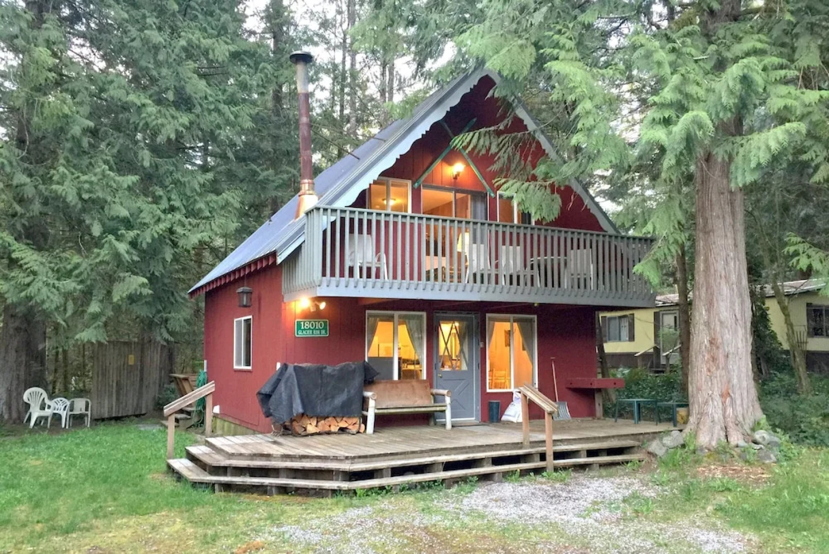 Mt Baker Rim Cabin 63 - A Traditional ski Chalet Pet Friendly Free Wi-fi