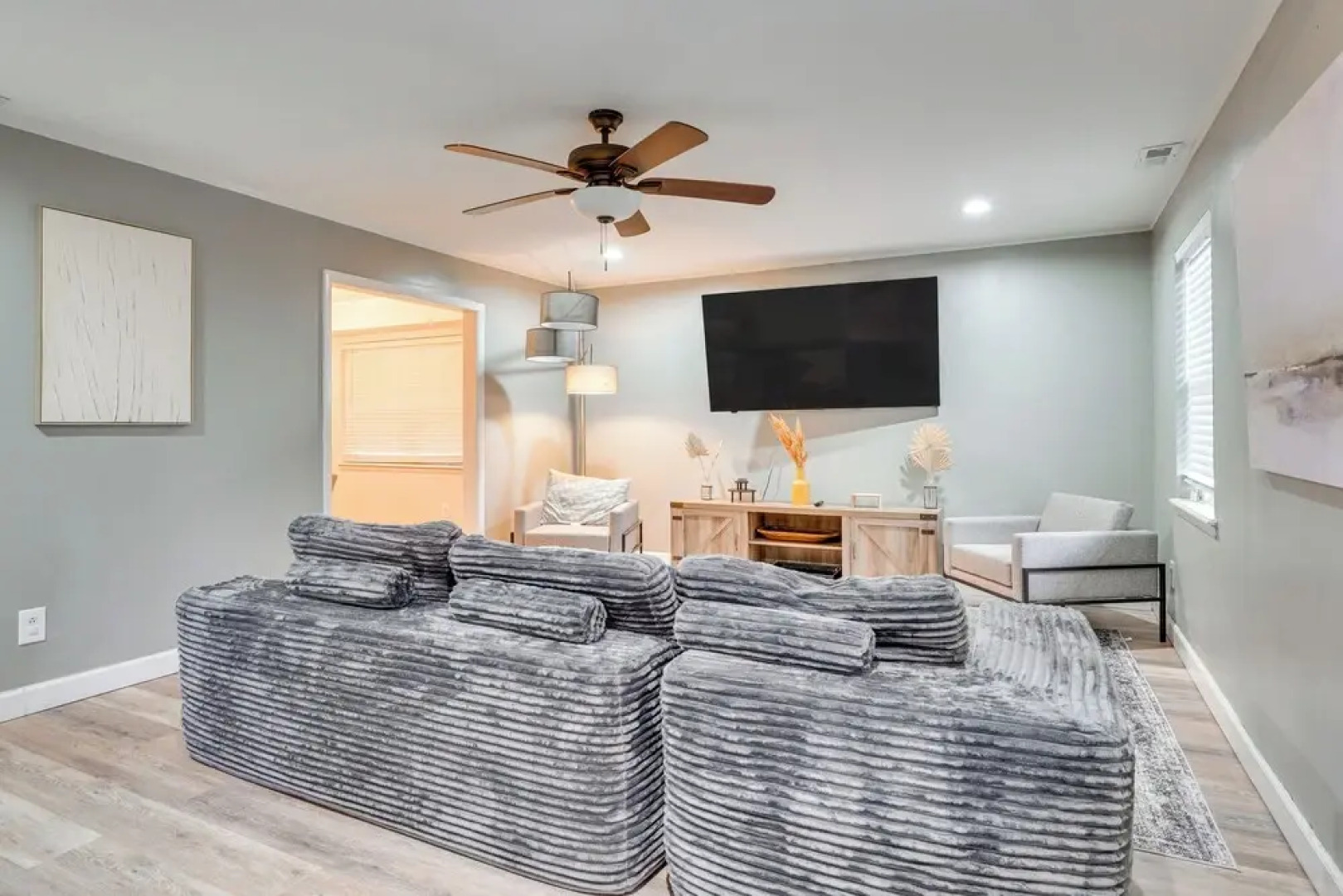 Beaver Lake Home ~ 8 Mi to Downtown Rogers!