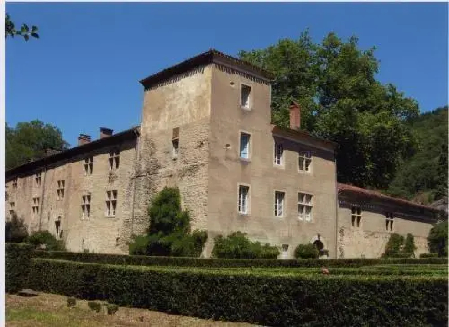 Le Castel De Burlats