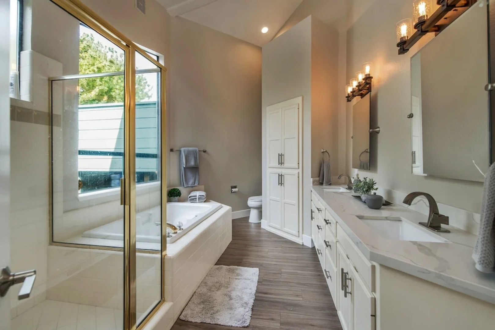 Stunning Ocean-view W/ Private Hot Tub 3 Bedroom Home