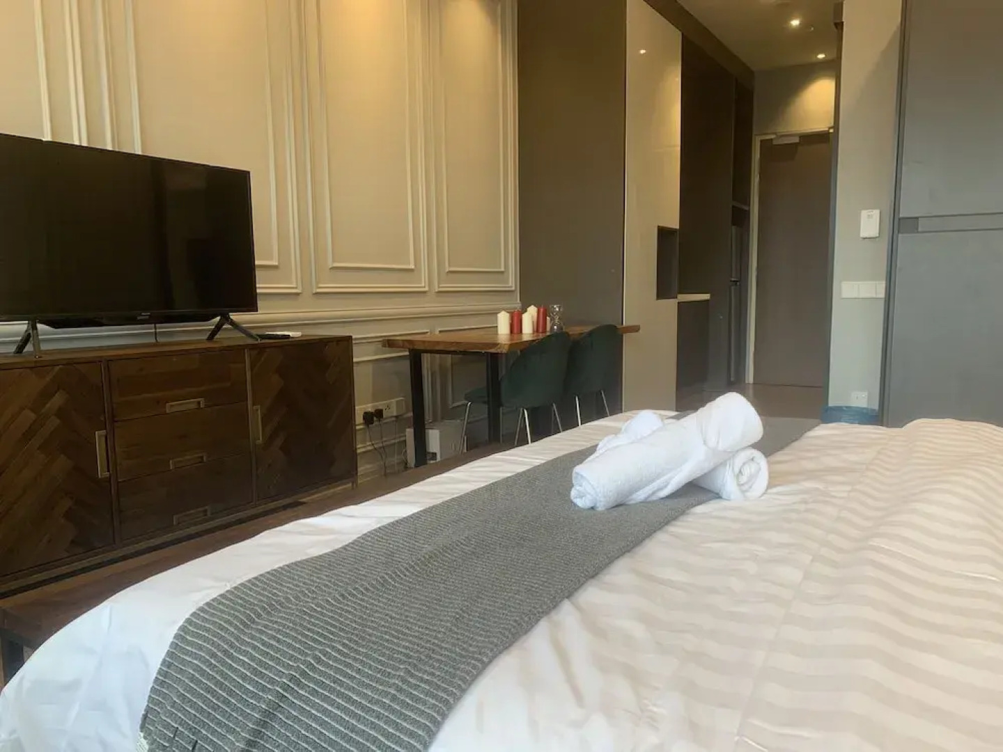 Ceylonz Suites by Roomy