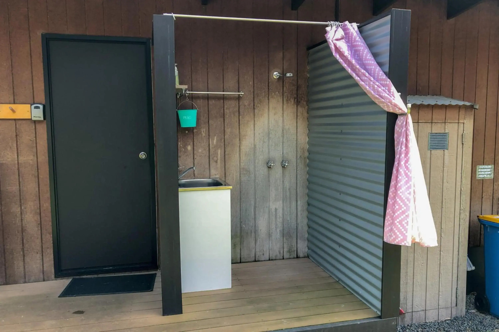 BAY OF FIRES ECO HUT off grid experience at Binalong Bay