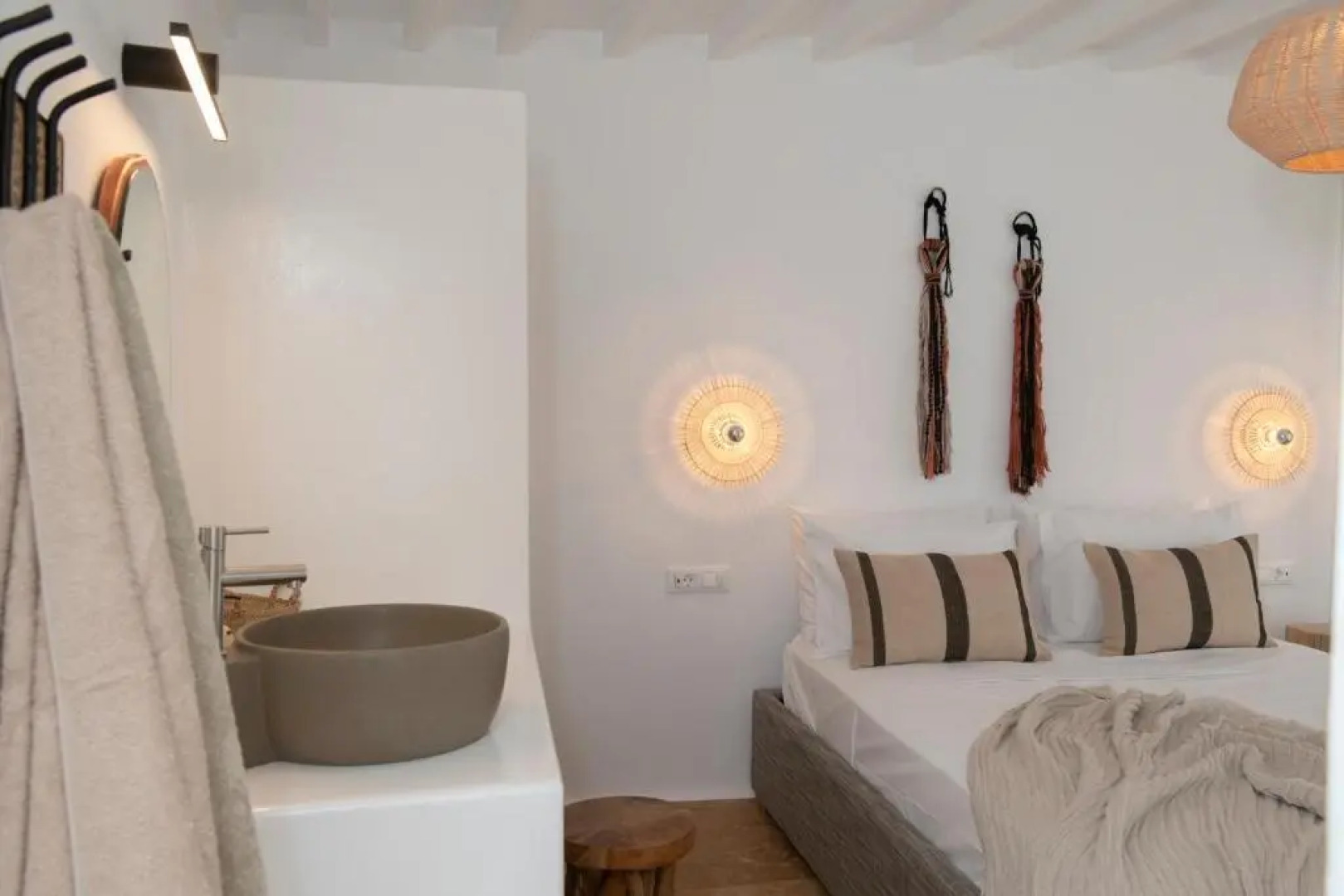 Little Villa amid Super Paradise-JackieO' Mykonos