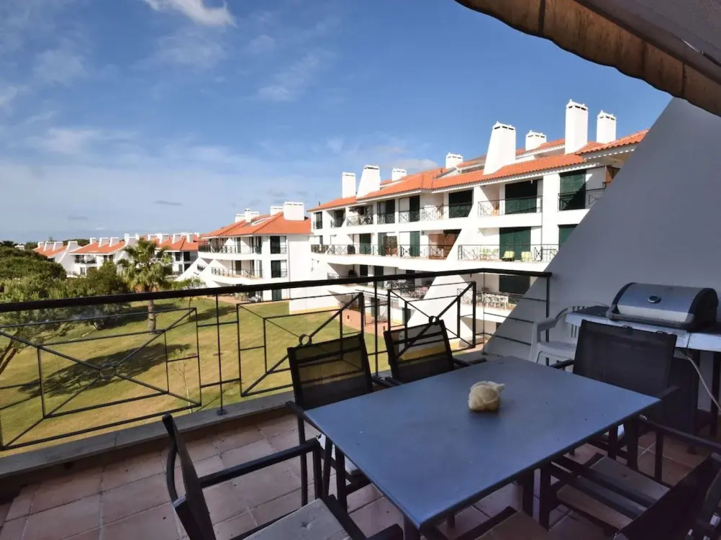 Sunny Balcony Apartment and Pool