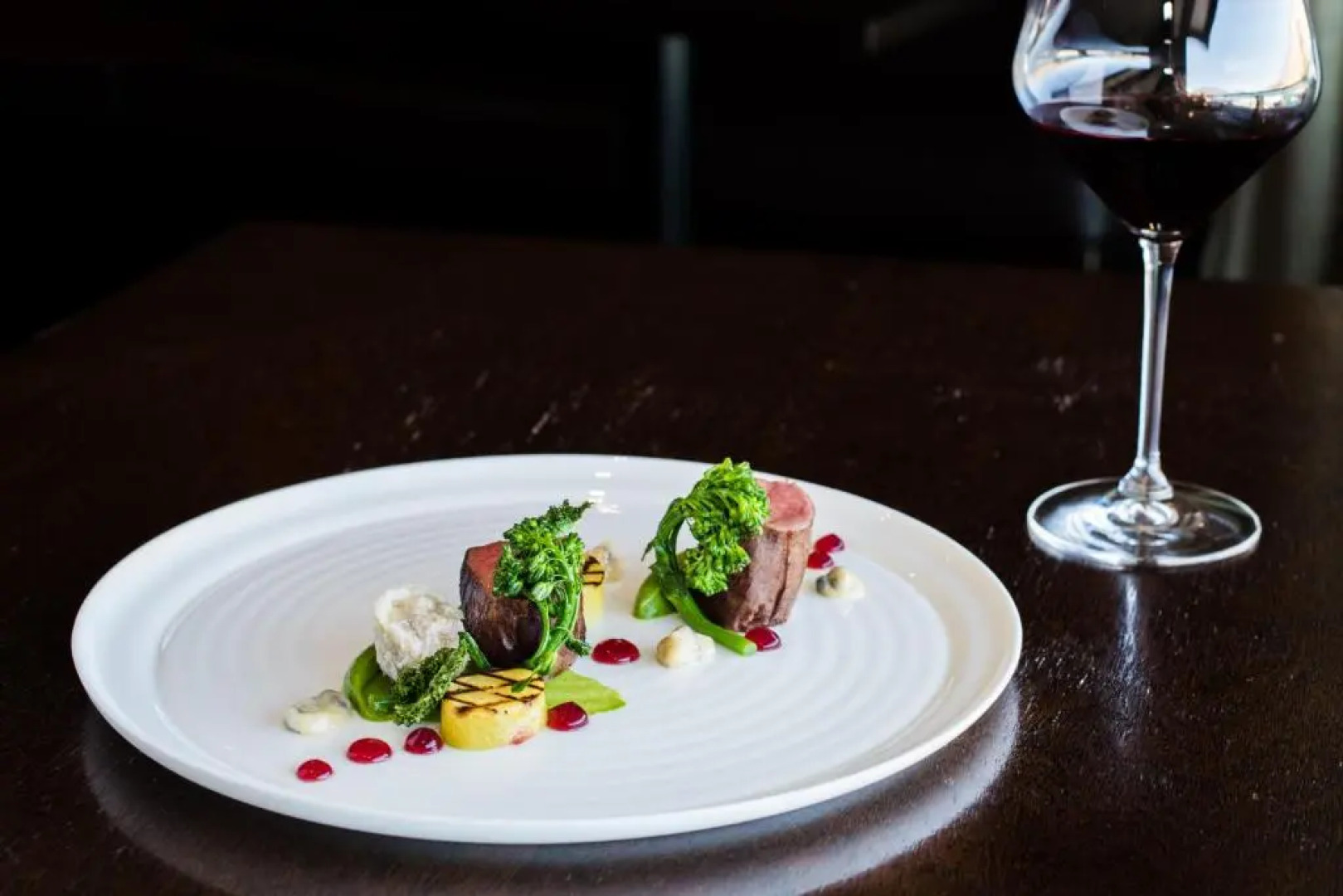 The Rees Hotel, Luxury Apartments & Lakeside Residences