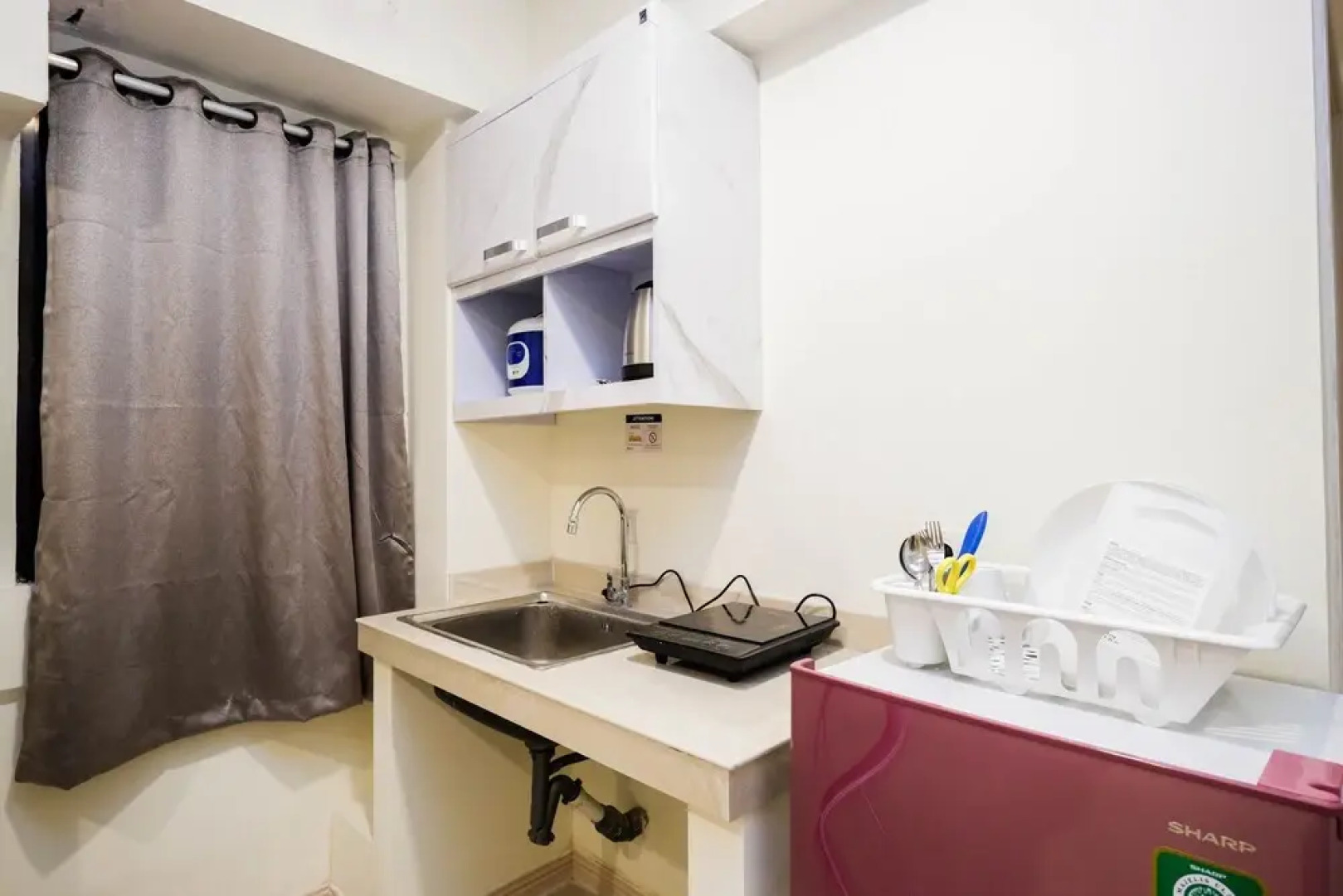 Homey And Cozy Living 1Br + Working Room At Meikarta Apartment