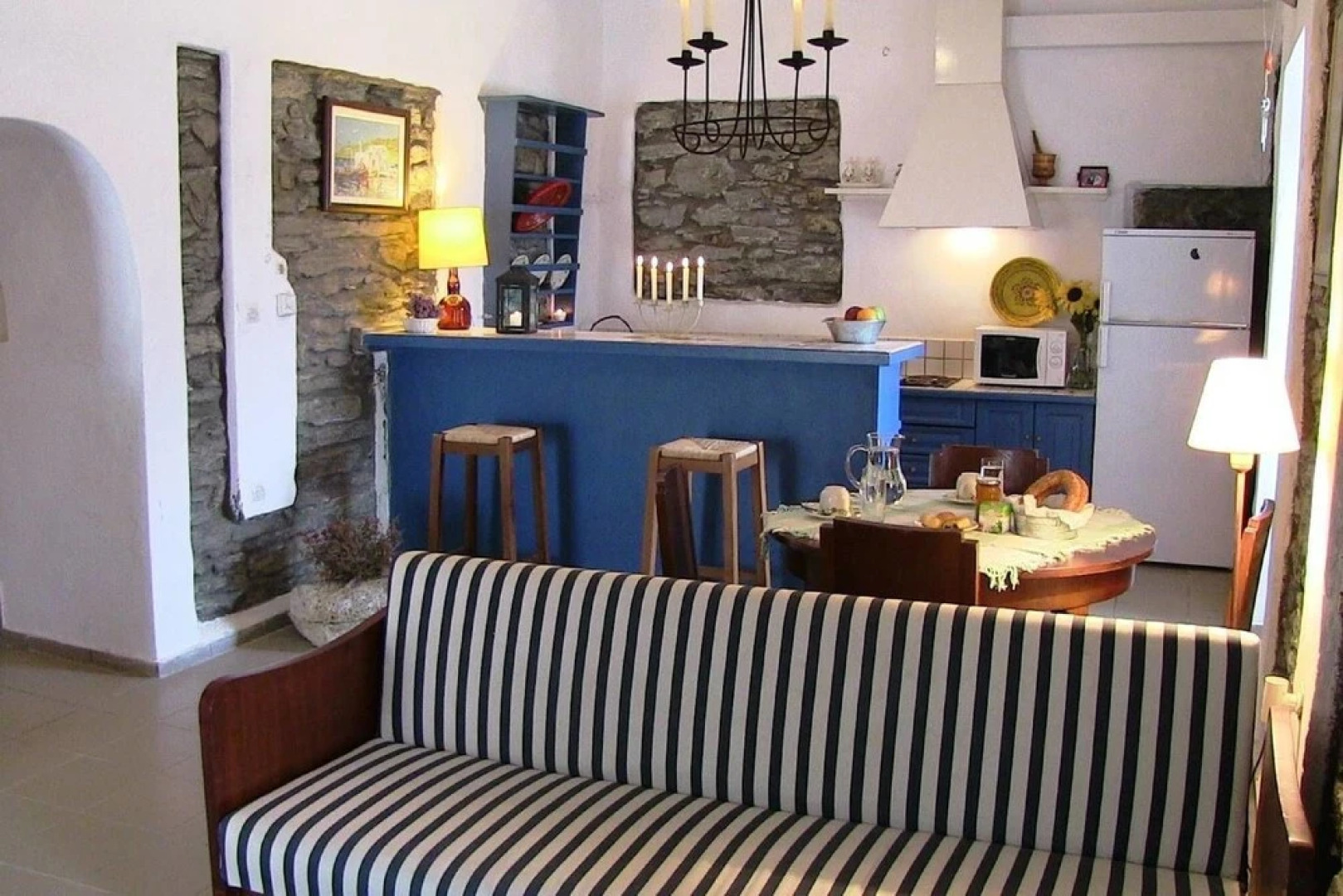 "Aura" apt in Stone Tower 1690 • Andros