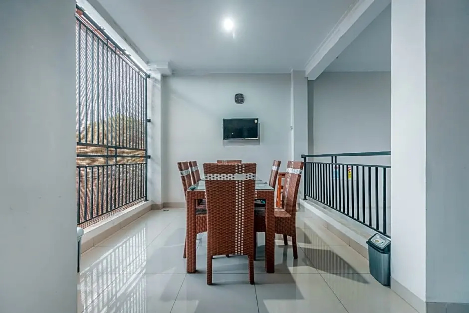 OYO Life 2335 Kos 89