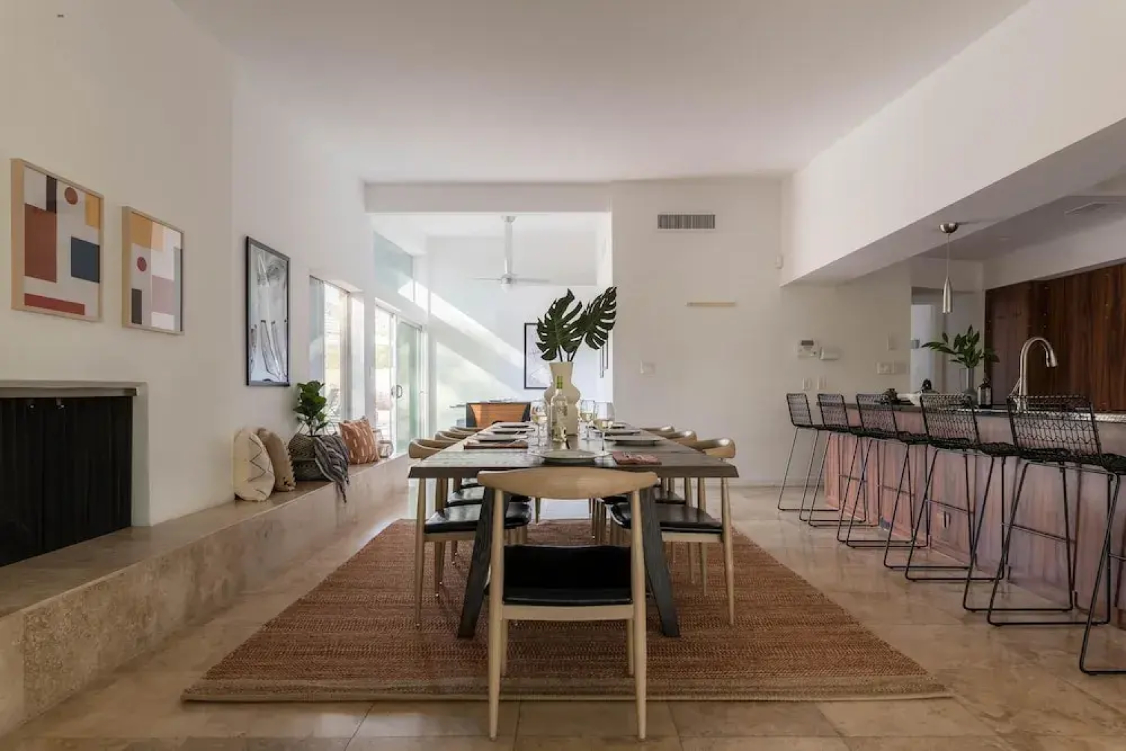 Caspian - Spacious Desert Oasis w Pool, Table Tennis, & Fire Pit