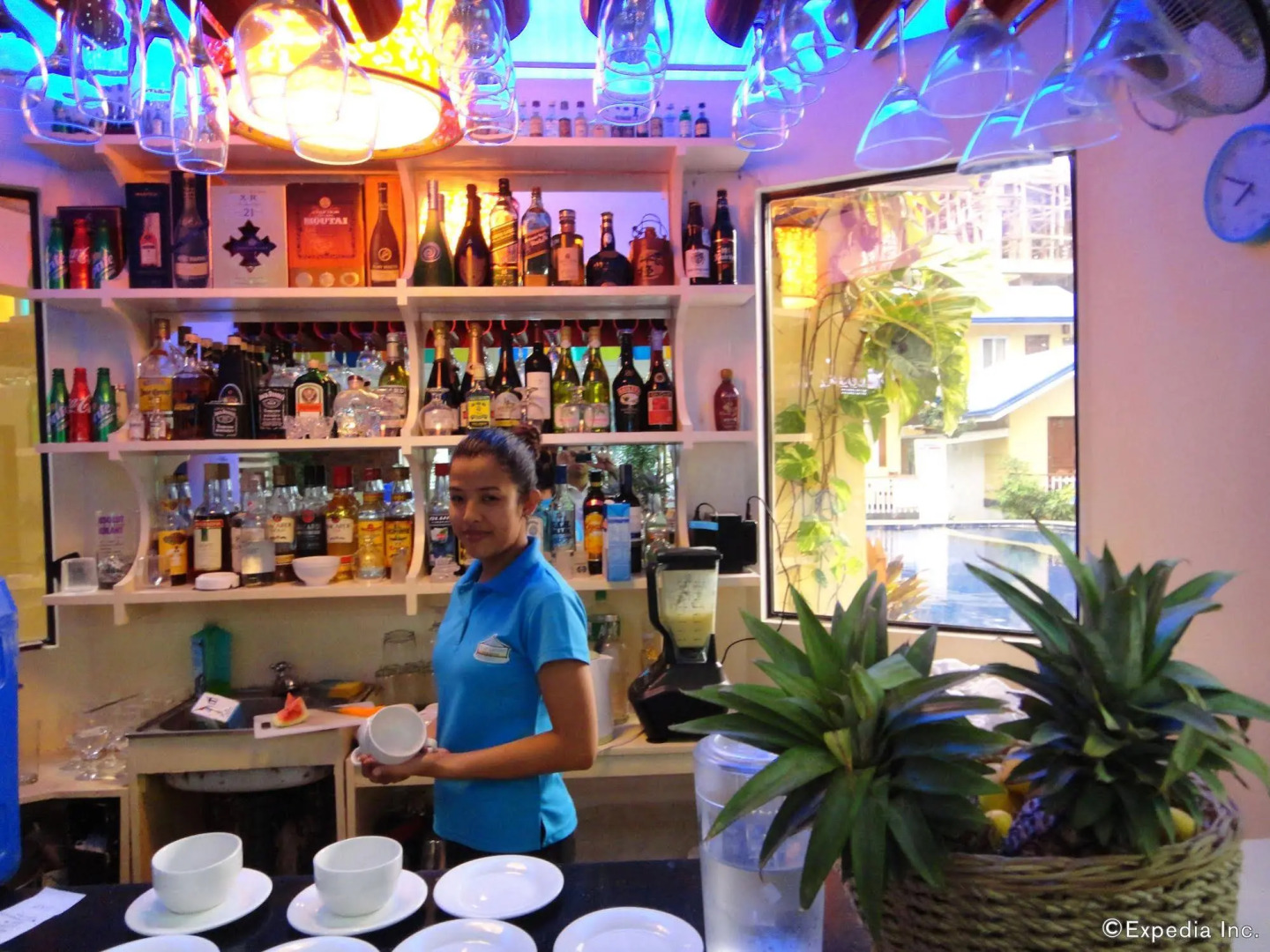 Blue Lagoon Inn & Suites