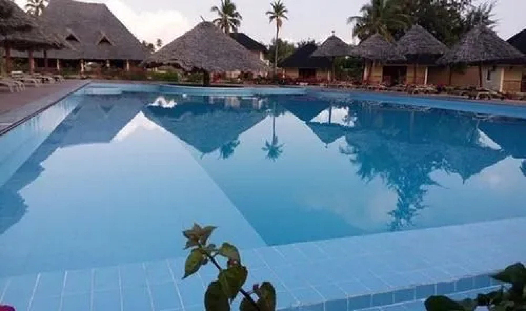 Khulala Ocean Blue Bungalows