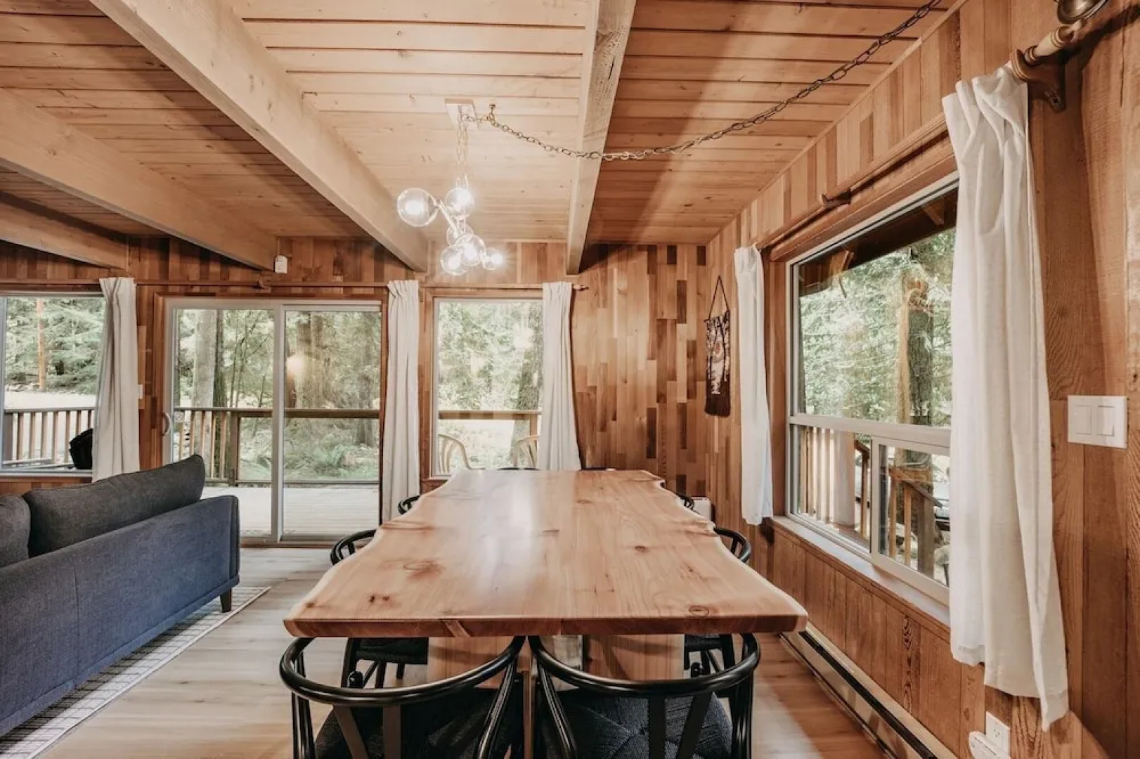 27gs - Bbq - Pets Ok - Wifi - Sleeps 10 3 Bedroom Home by RedAwning