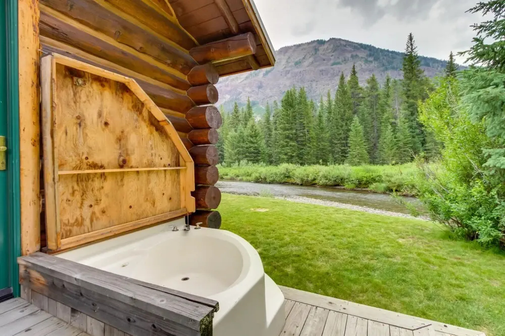 Scenic Montana Cabin Rental ~ 1 Mi to Yellowstone!