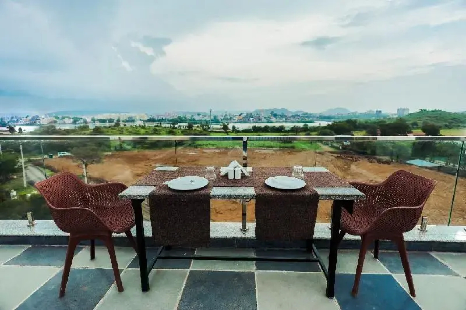 Revaas Lake View Boutique Hotel