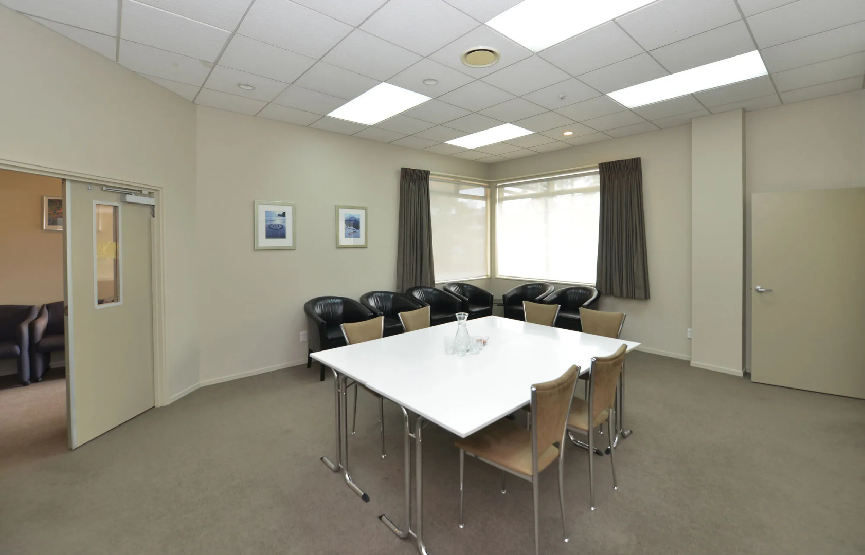 Brougham Heights Motel