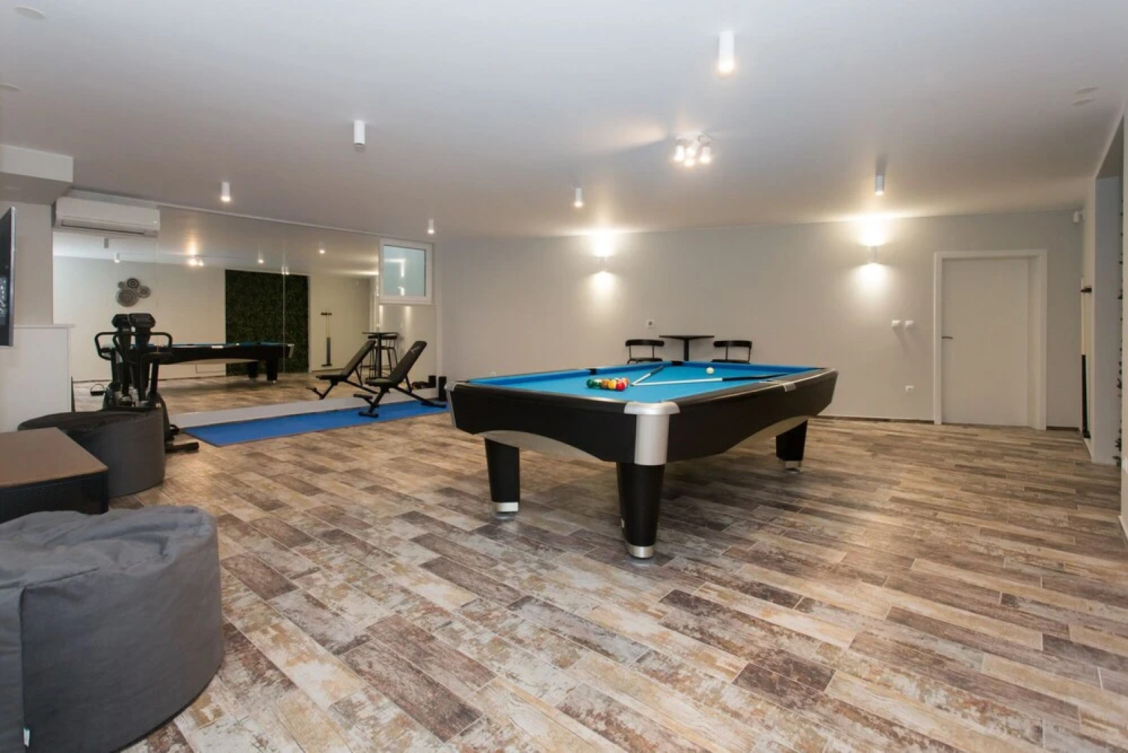 Luxury Beachfront Villa Sea Queen