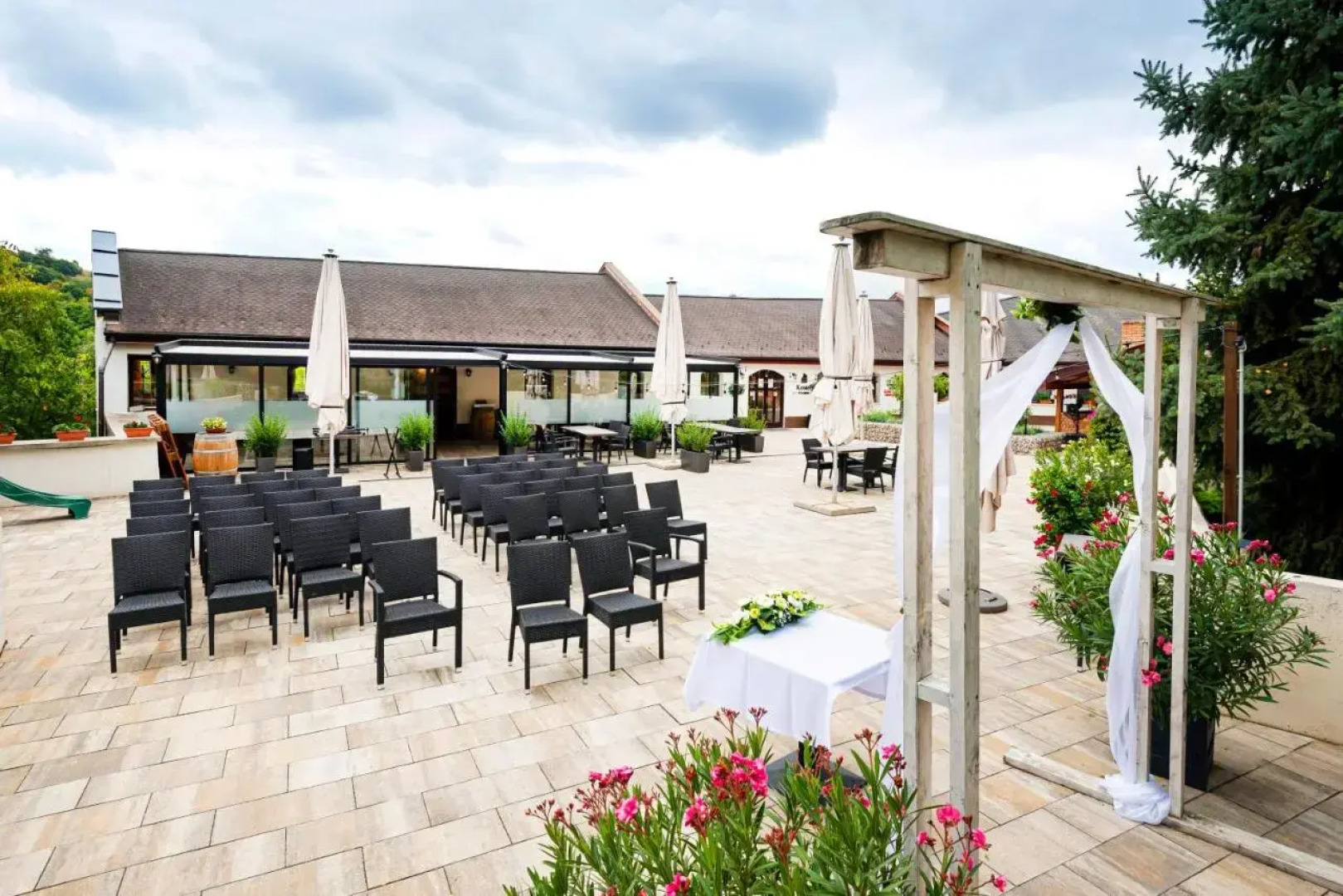 Pilisi Borház-Étterem & Panzió