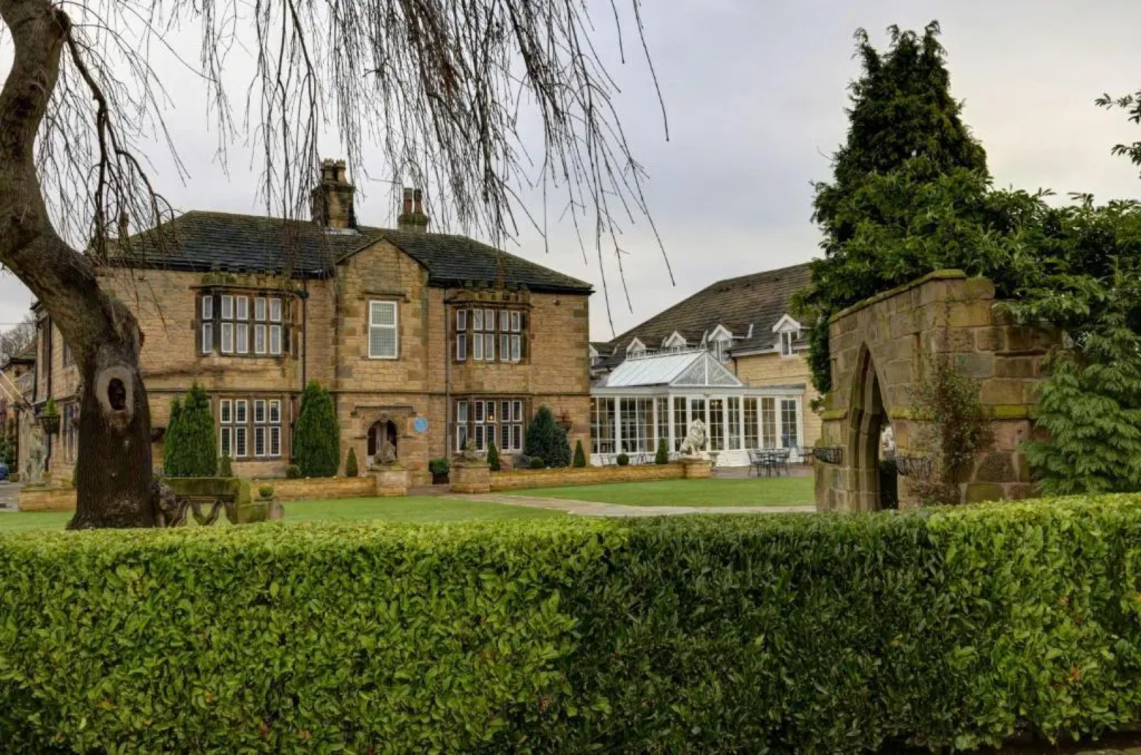 Rogerthorpe Manor Hotel