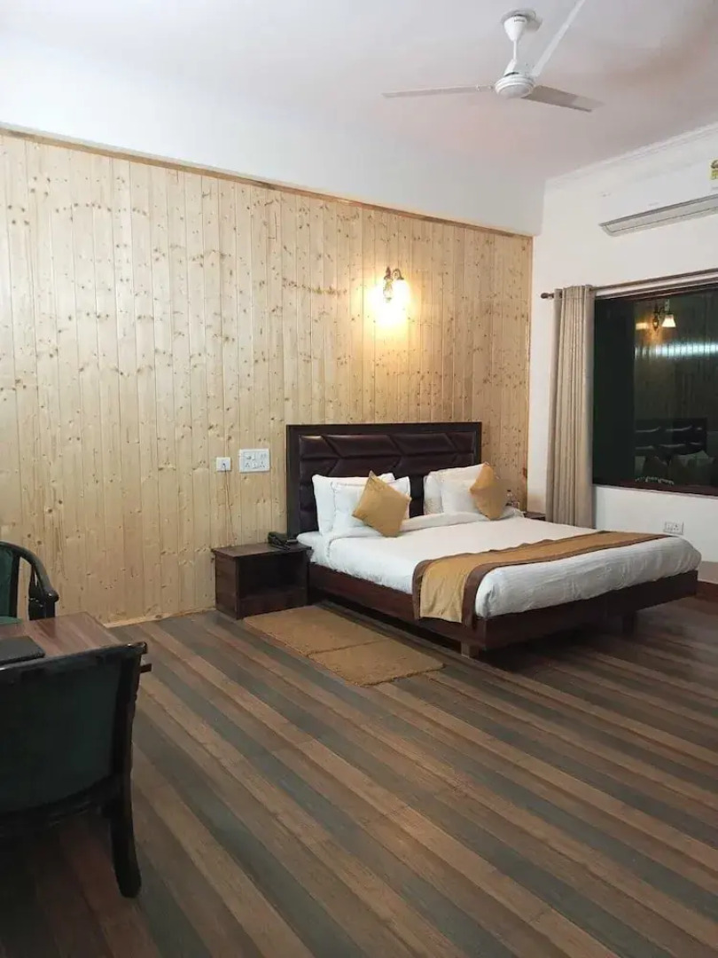 Pineland Chalets And Resort