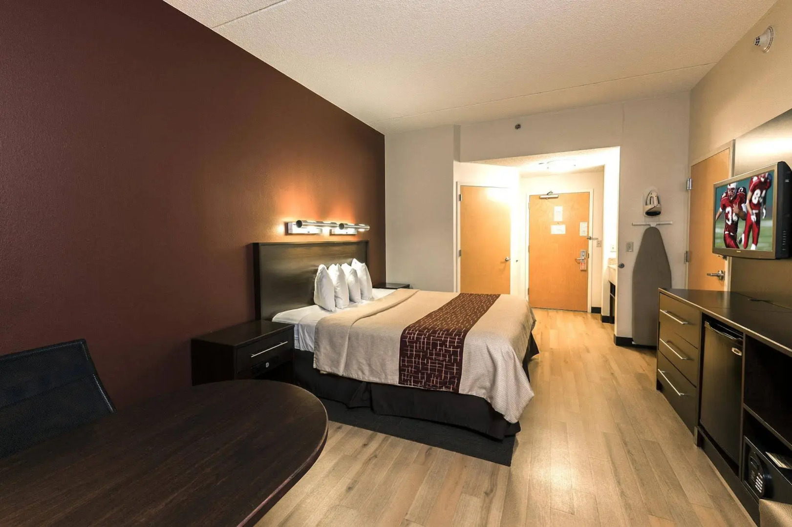 Red Roof Inn PLUS+ Long Island - Garden City