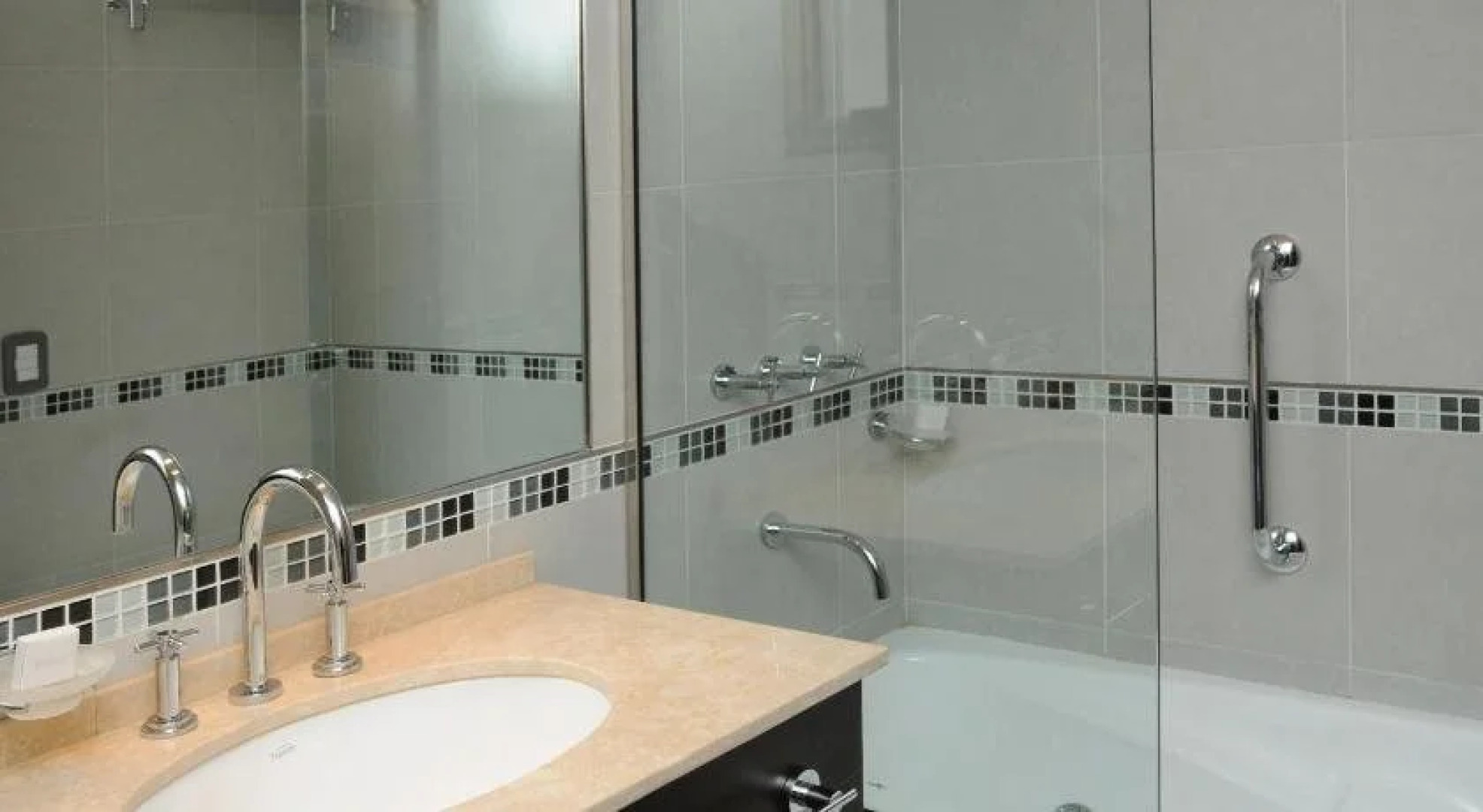 Del Bono Suites Art Hotel