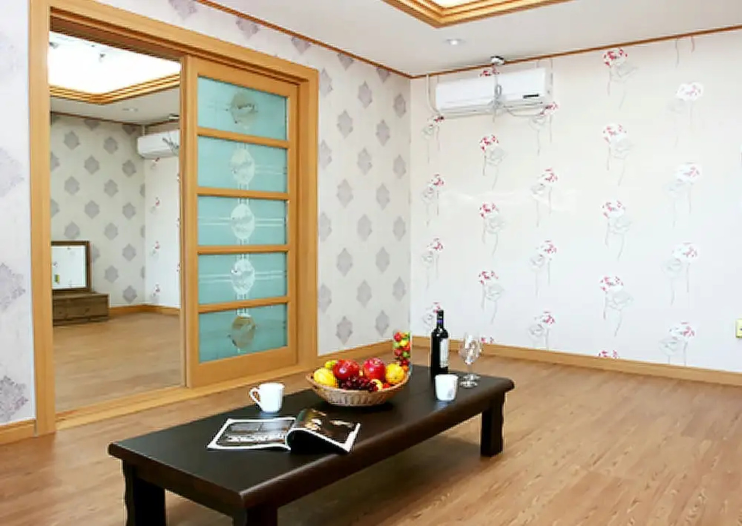 Geoje Arms on Shoulder Pension