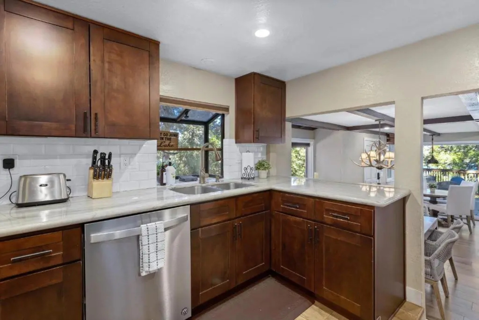 Spectacular Lake View, Luxe 3 Level Home, 1750 sqft, AC, Dogs, Walk to Village