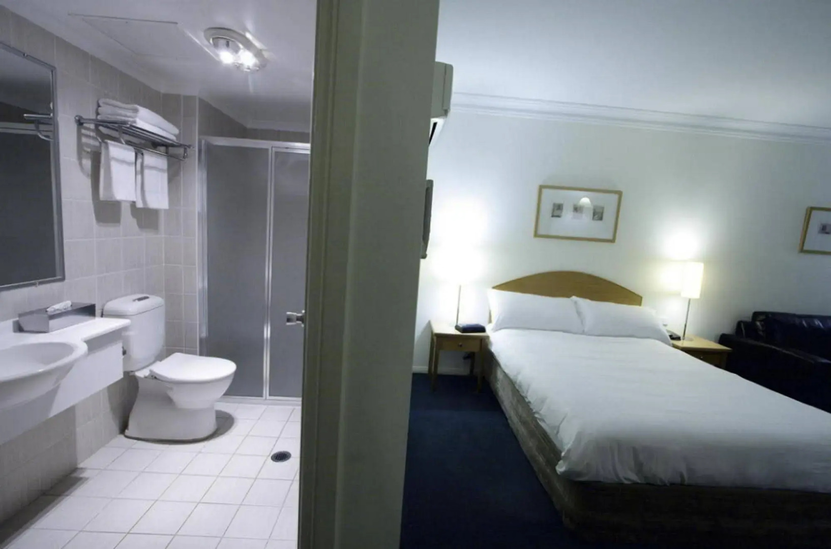 Carlyle Suites & Apartments