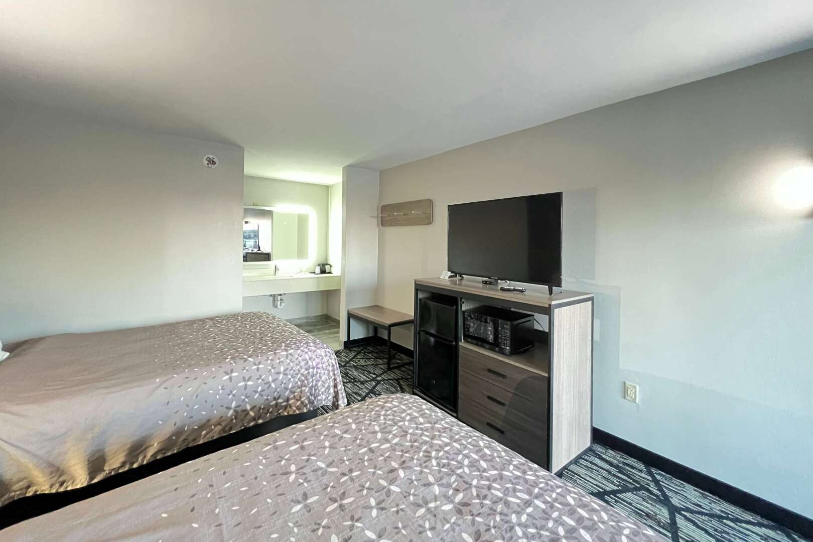 Super 8 by Wyndham Sulphur South