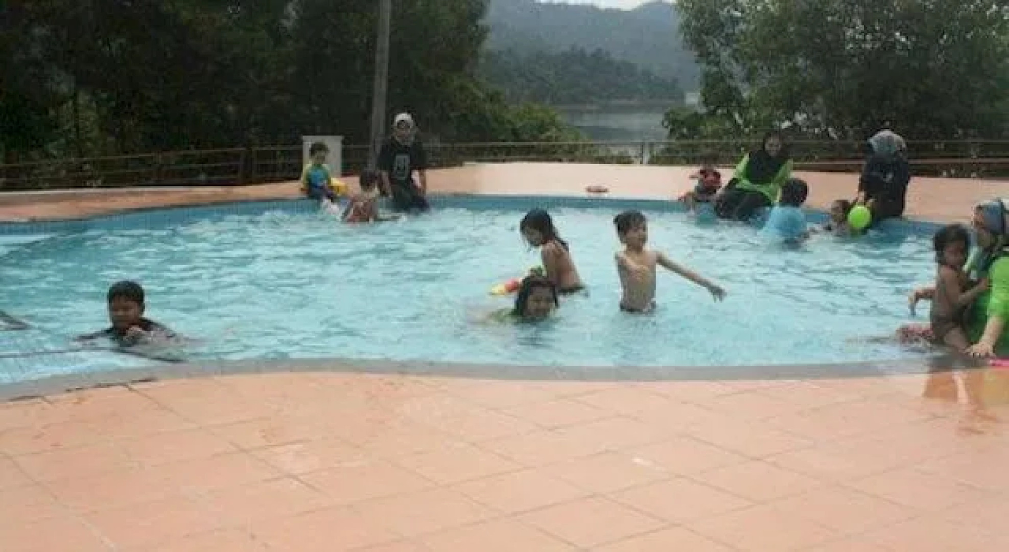 Banding Lakeside Inn