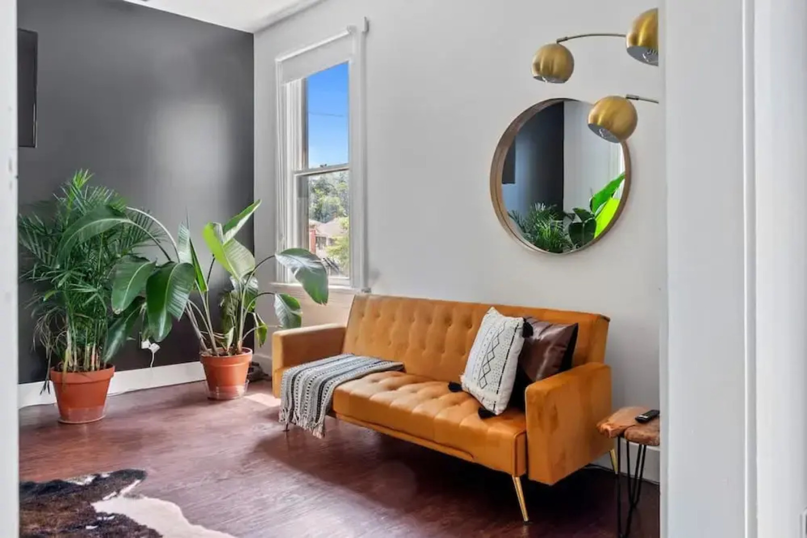 Prime Location Top Rated Clean Parking Free