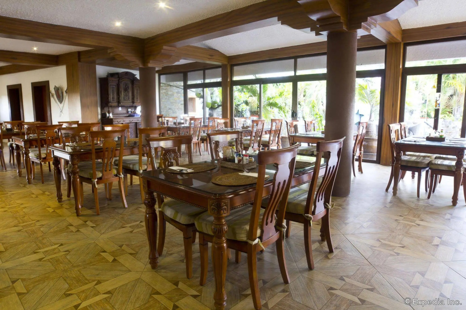 Lingganay Boracay Hotel Resort