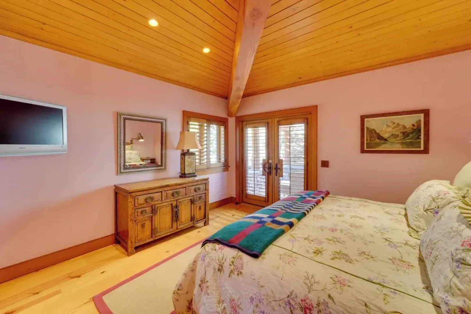 Sun Valley Log Home w/ Hot Tub & Mtn Views!