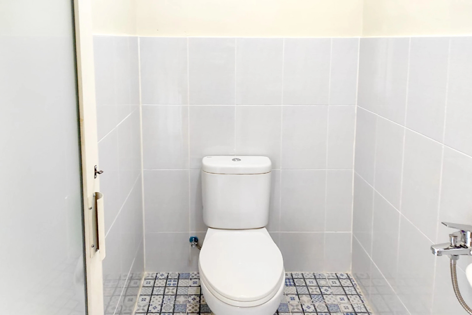 RedDoorz @ Karema Area Mamuju