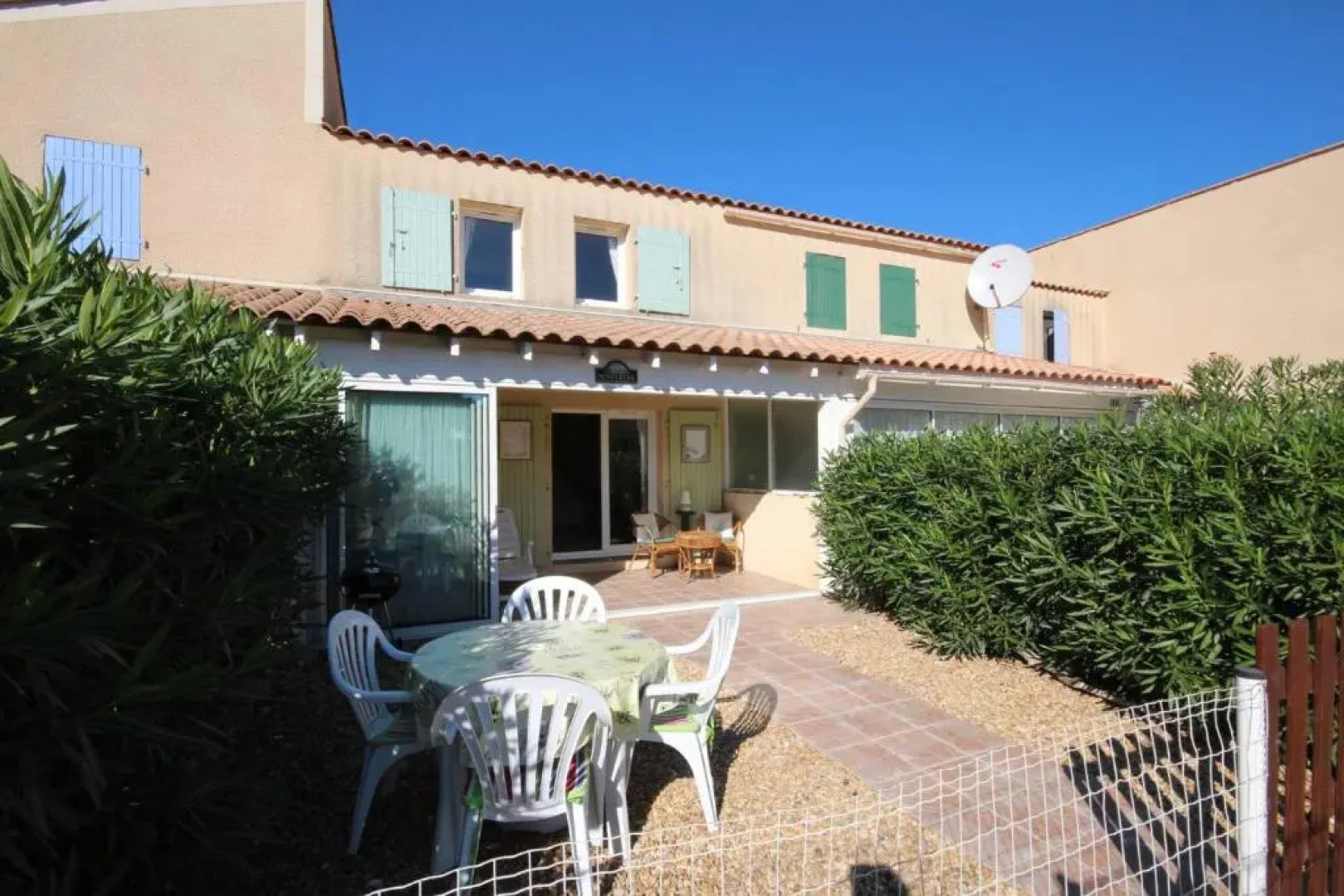 Belle villa 2 chambres, vue réserve, résidence avec piscine commune à 800m de la mer PORTIRAGNES plage LRCS114