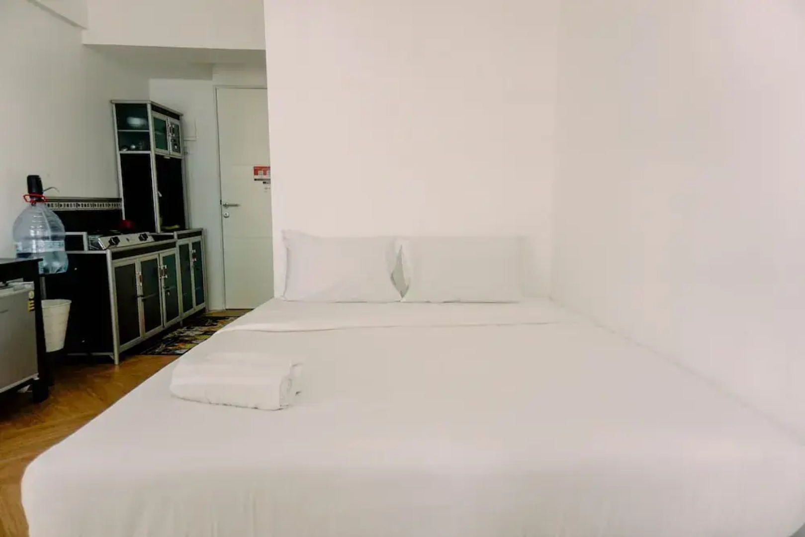 Warm And Simply Look Studio Room Urbantown Serpong Apartment