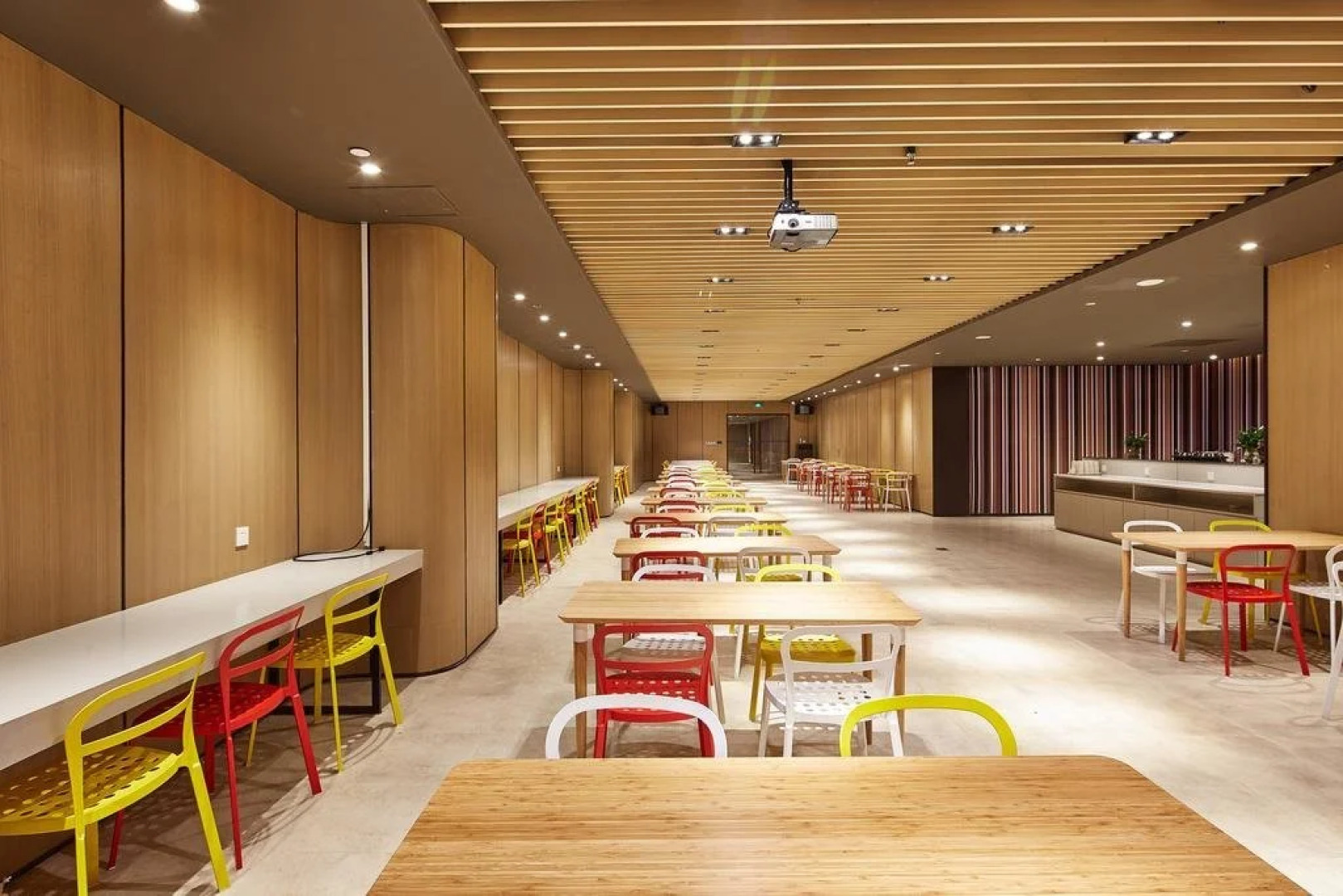 Hanting Express Golmud Train Station