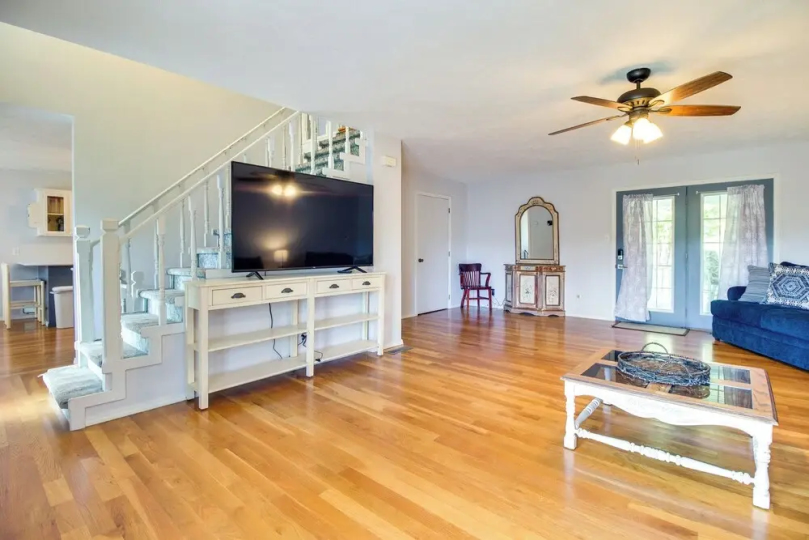 Spacious White Rivers Jewel: Fishing Haven!