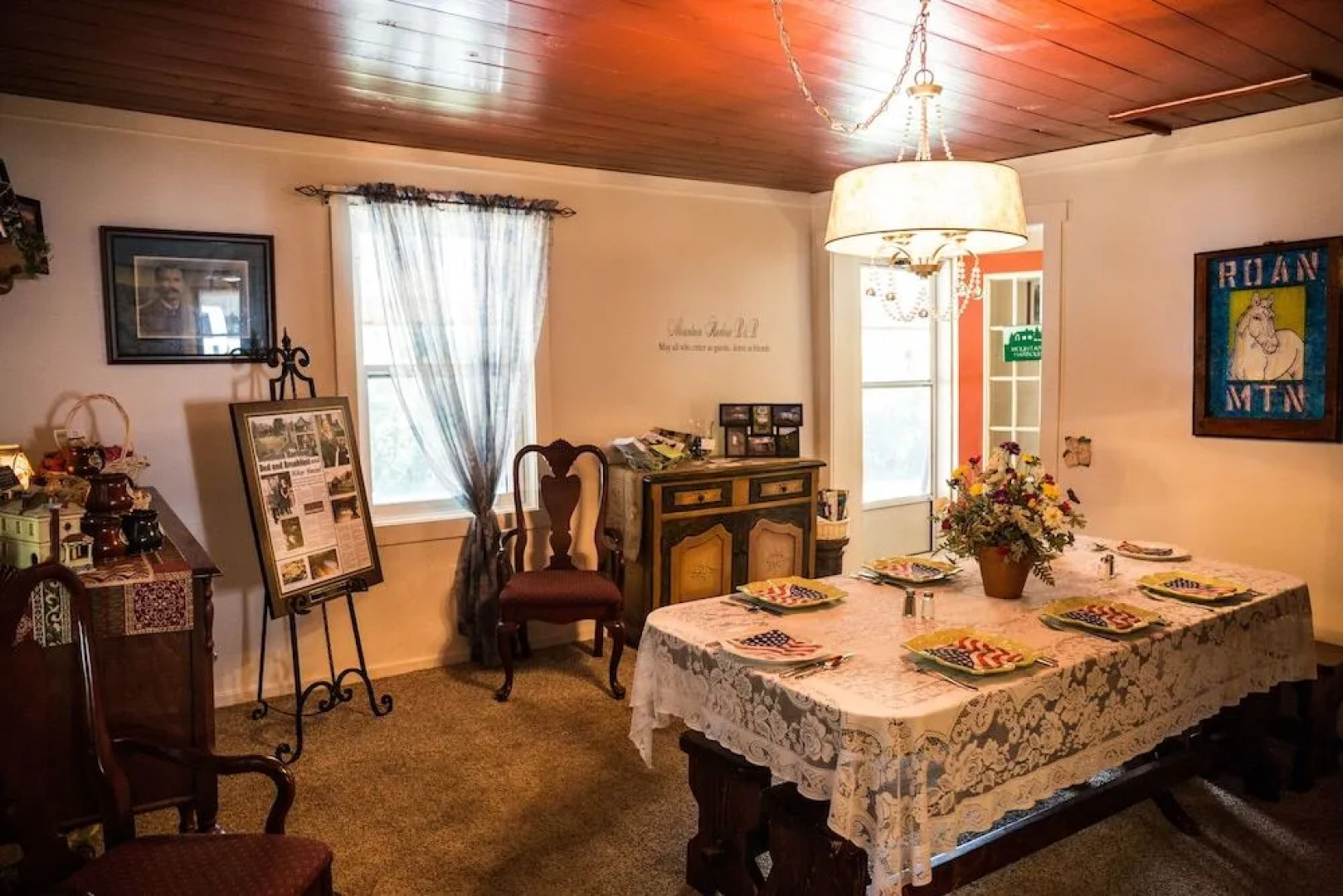 Mountain Harbour B&B and Hiker Hostel